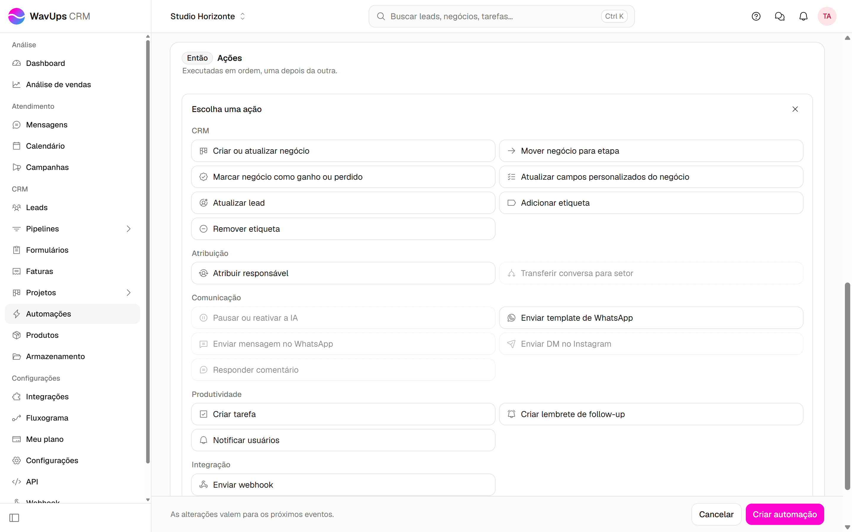 Lista Escolha uma ação do construtor, com as ações agrupadas por categoria e algumas desabilitadas porque o gatilho não fornece conversa.