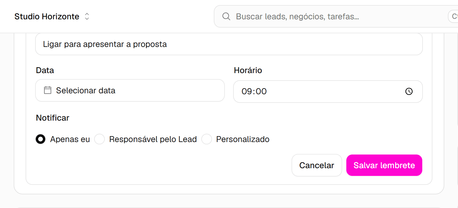 Formulário de novo lembrete no cartão do lead, com título, data e horário.