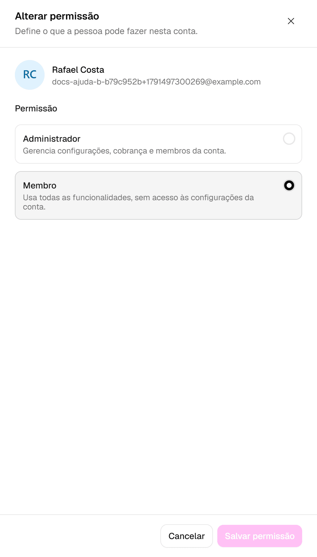 Painel de permissão de um membro, com as opções de papel e o botão Salvar permissão.