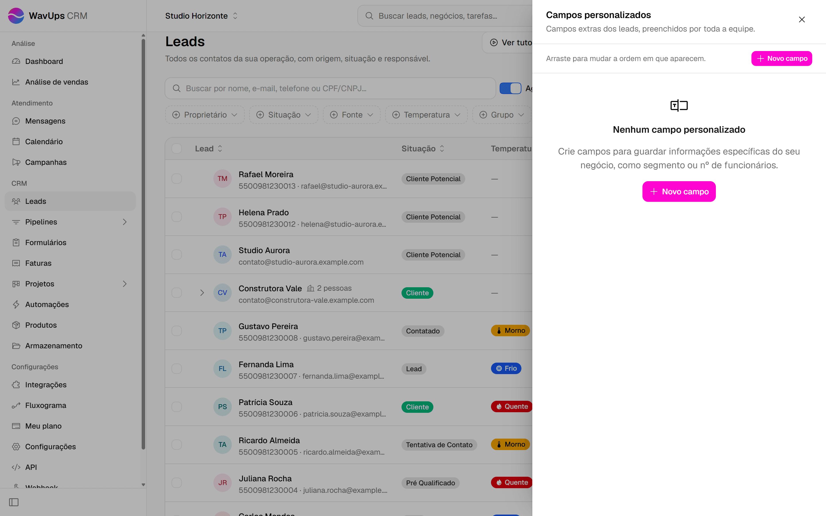 Painel Campos personalizados aberto sobre a lista de leads, ainda sem nenhum campo criado.