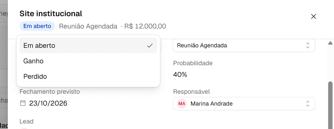 Campo Situação aberto nos detalhes do negócio com as opções Em aberto, Ganho e Perdido.