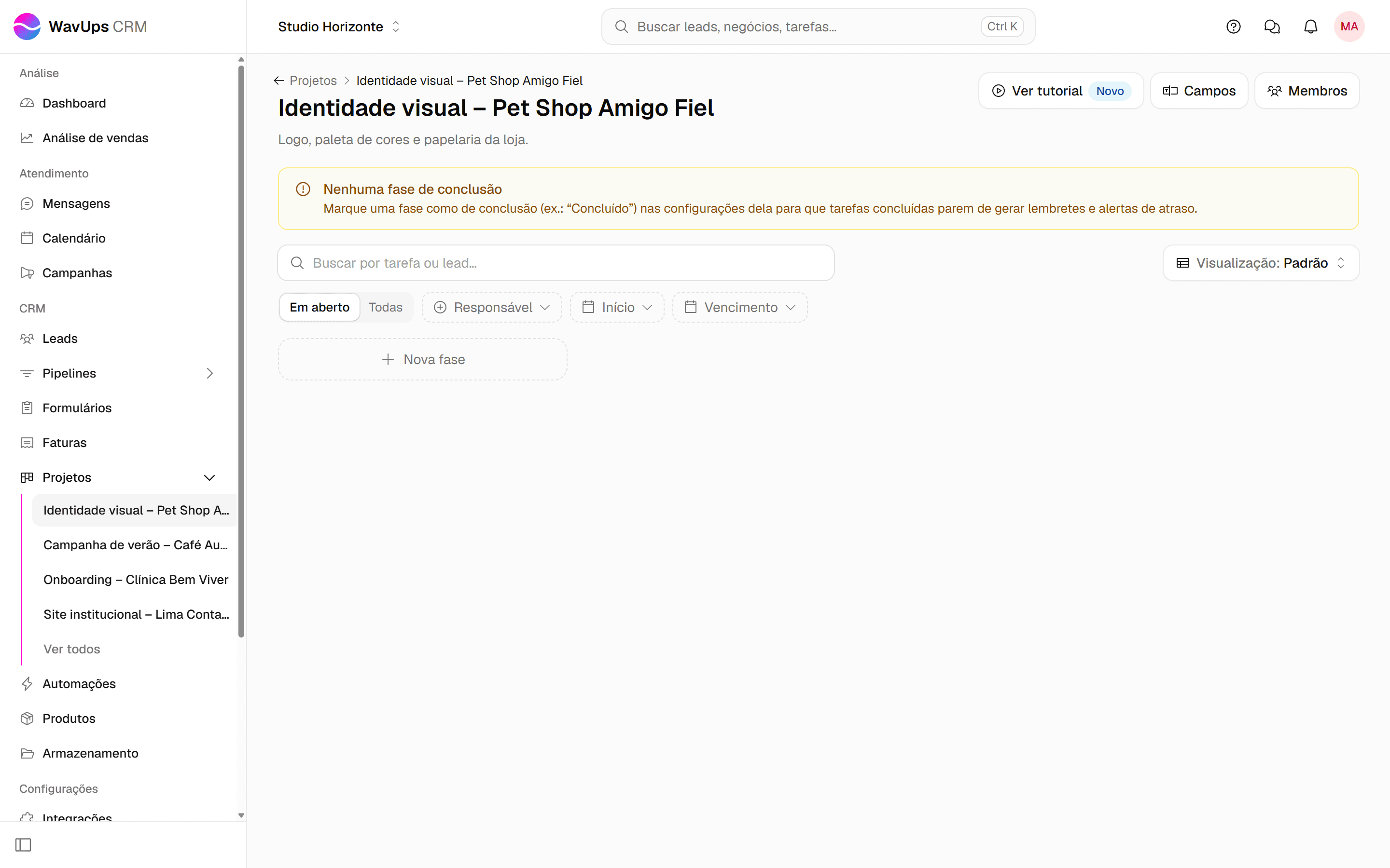 Topo de um projeto recém-criado na WavUps CRM com os botões Ver tutorial, Campos e Membros, e o aviso Nenhuma fase de conclusão.