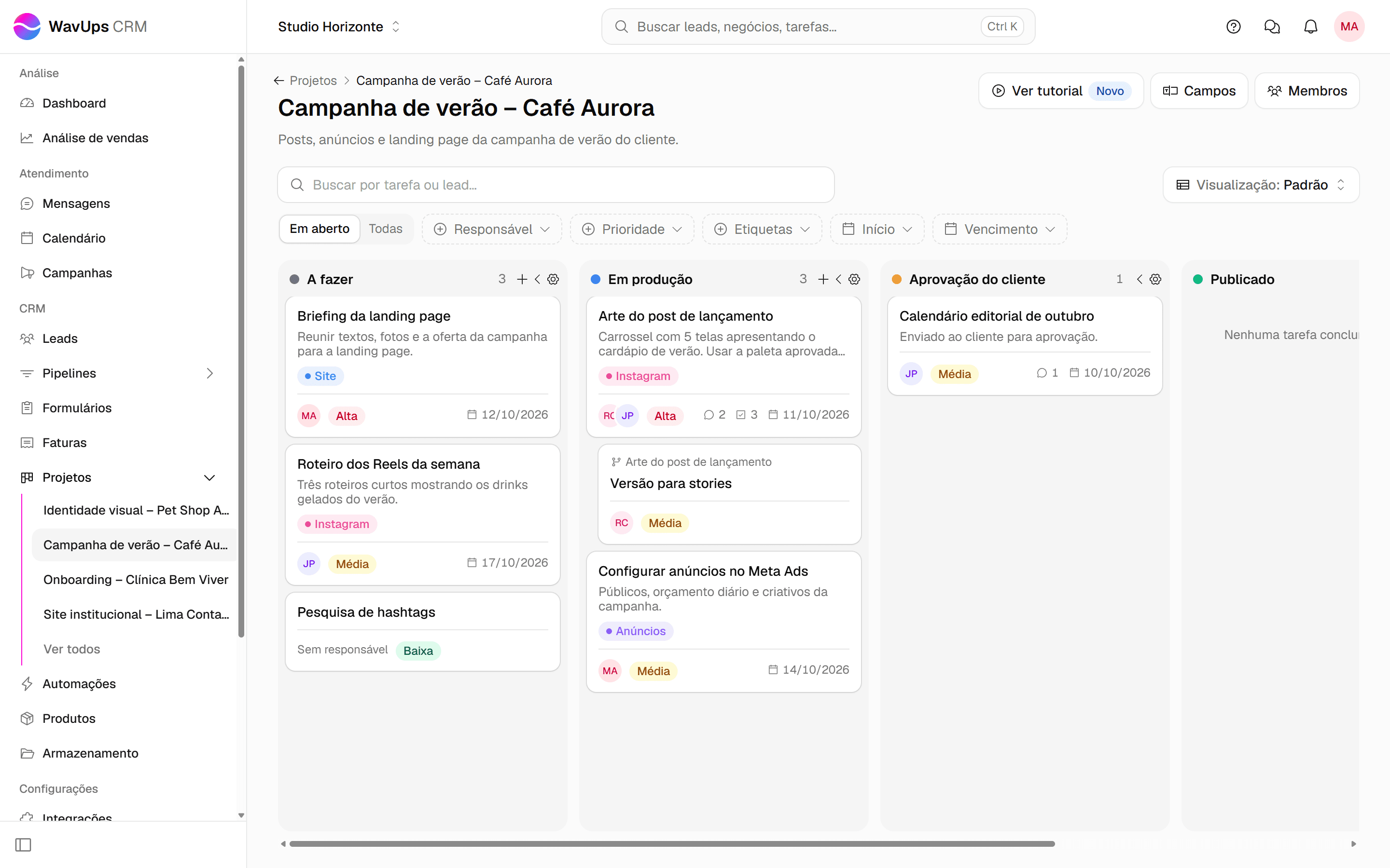 Barra de filtros do projeto com a busca, os botões Em aberto e Todas e os filtros Responsável, Prioridade, Etiquetas, Início e Vencimento.